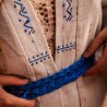 Kimono en lin avec broderies bleues