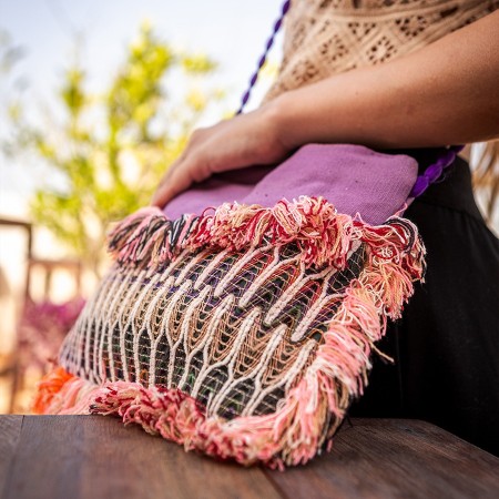 Sac Artisanal Mauve avec Détails Colorés