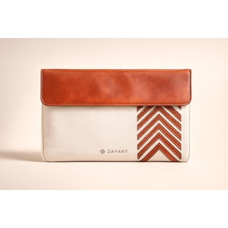 Stylish clutch in off-white striped canvas and camel leather