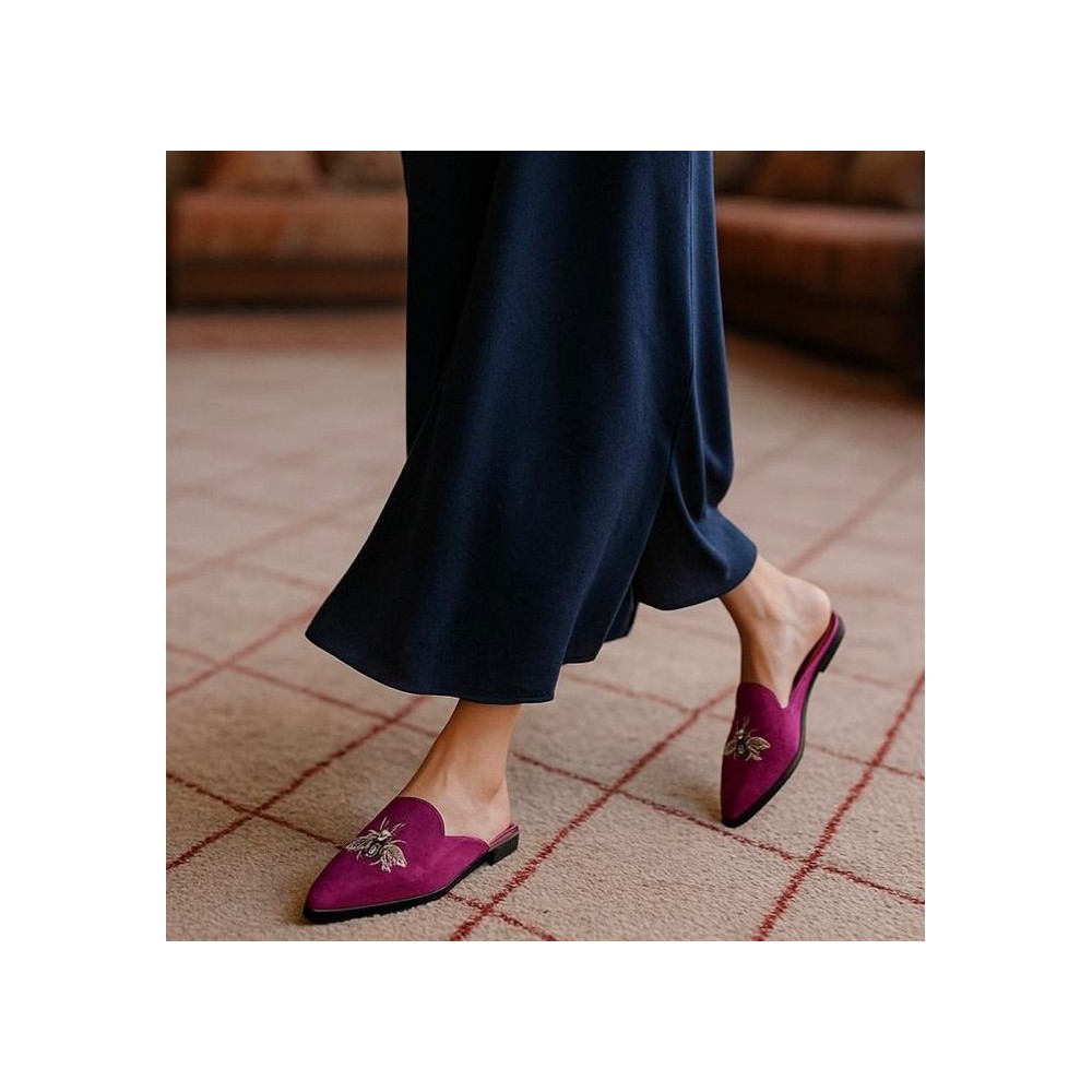 Babouches rose fushia stylées avec motif papillo